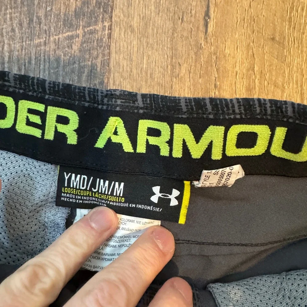 Under Armour Boys‎ Grey Black Grid Pattern Athletic Shorts YMD Medium Loose Fit
